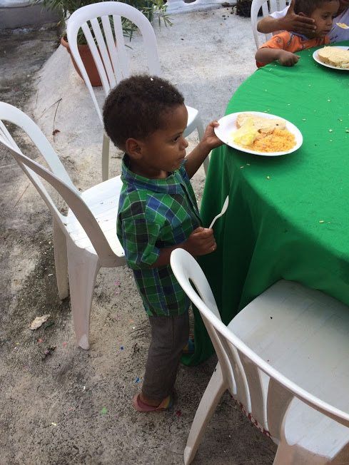 A little byo placing his plate on the table
