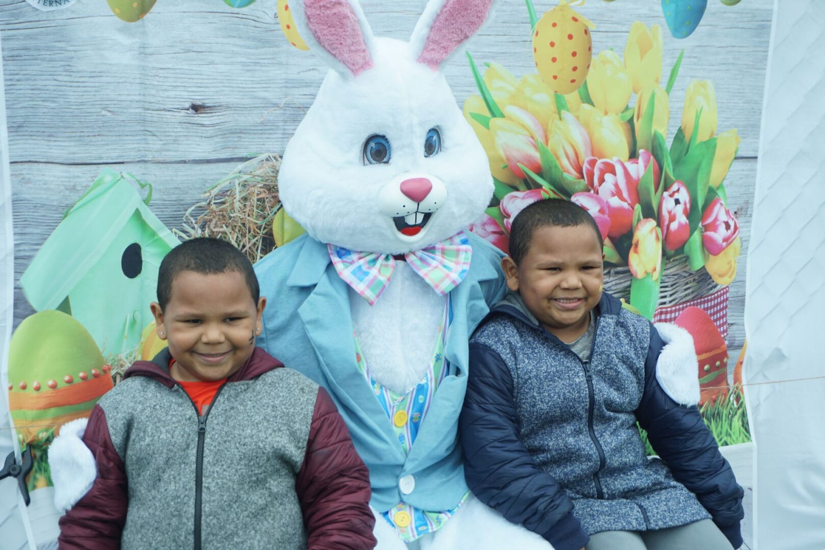 The bunny mascot together with twin boys wearing a blue and red jacket (1)
