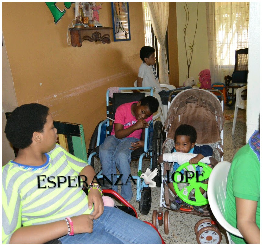 Children in wheelchairs. Text: Esperanza-Hope