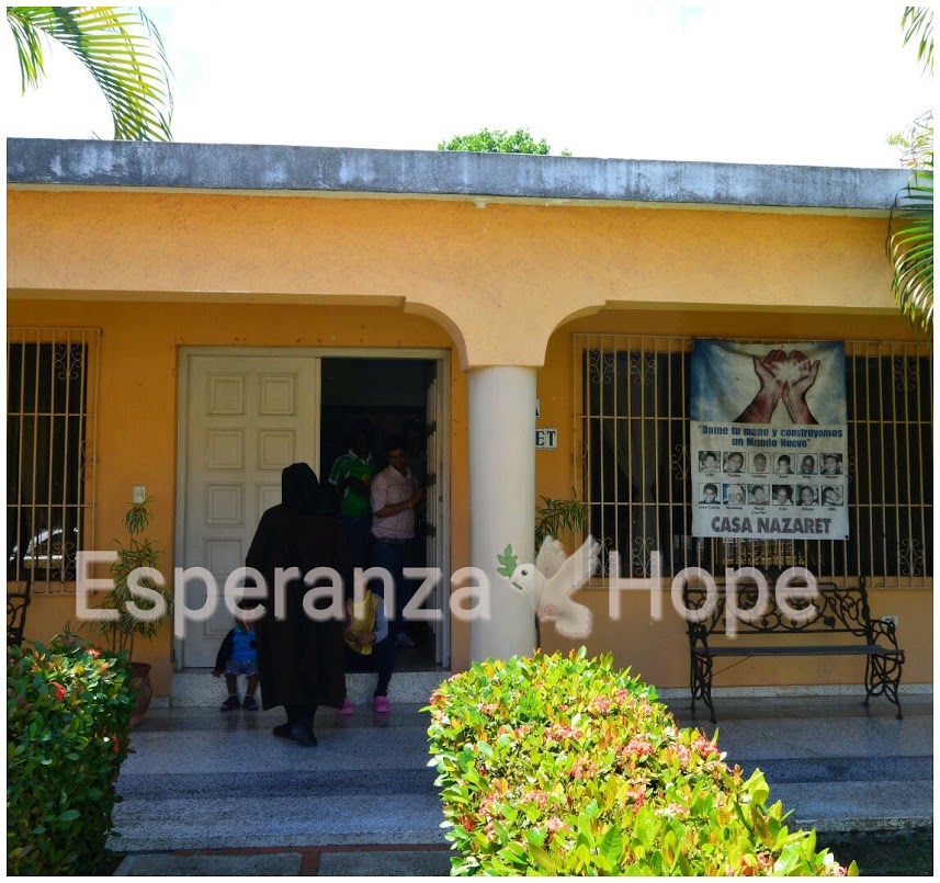 Outside the Casa Nazaret, text: Esperanza-Hope
