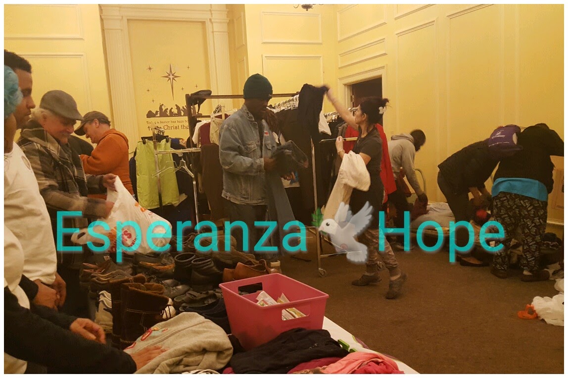 People searching for clothes, 2. Text: Esperanza-Hope