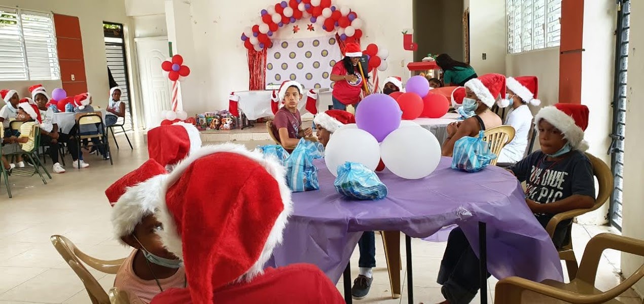 Christmas party venue with children in Santa hats already sitting at the table (1)