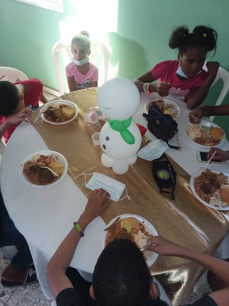 Another table with children eating
